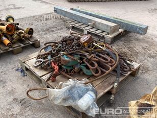 frontaallaadur kopp Pallet of Chains & Lifting Equipment